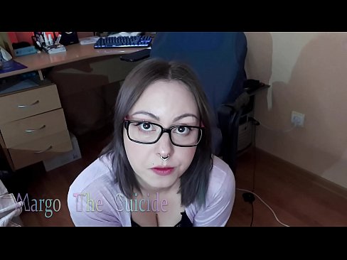 ❤️ Sexy holka s brýlemi kouří dildo hluboko na kameru ️❌ Šukání u nás ☑